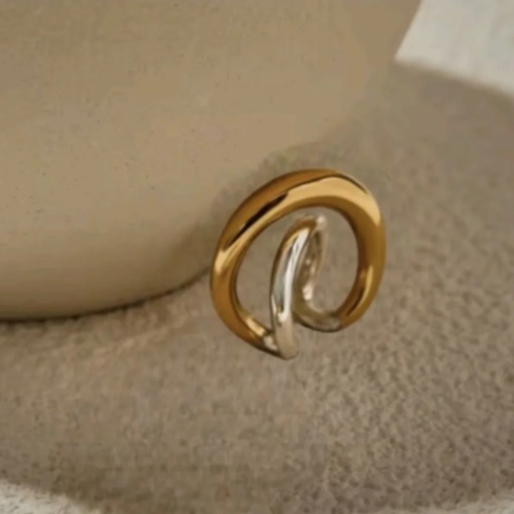 Two-Tone Hoop Cuff  Earring • NWOT